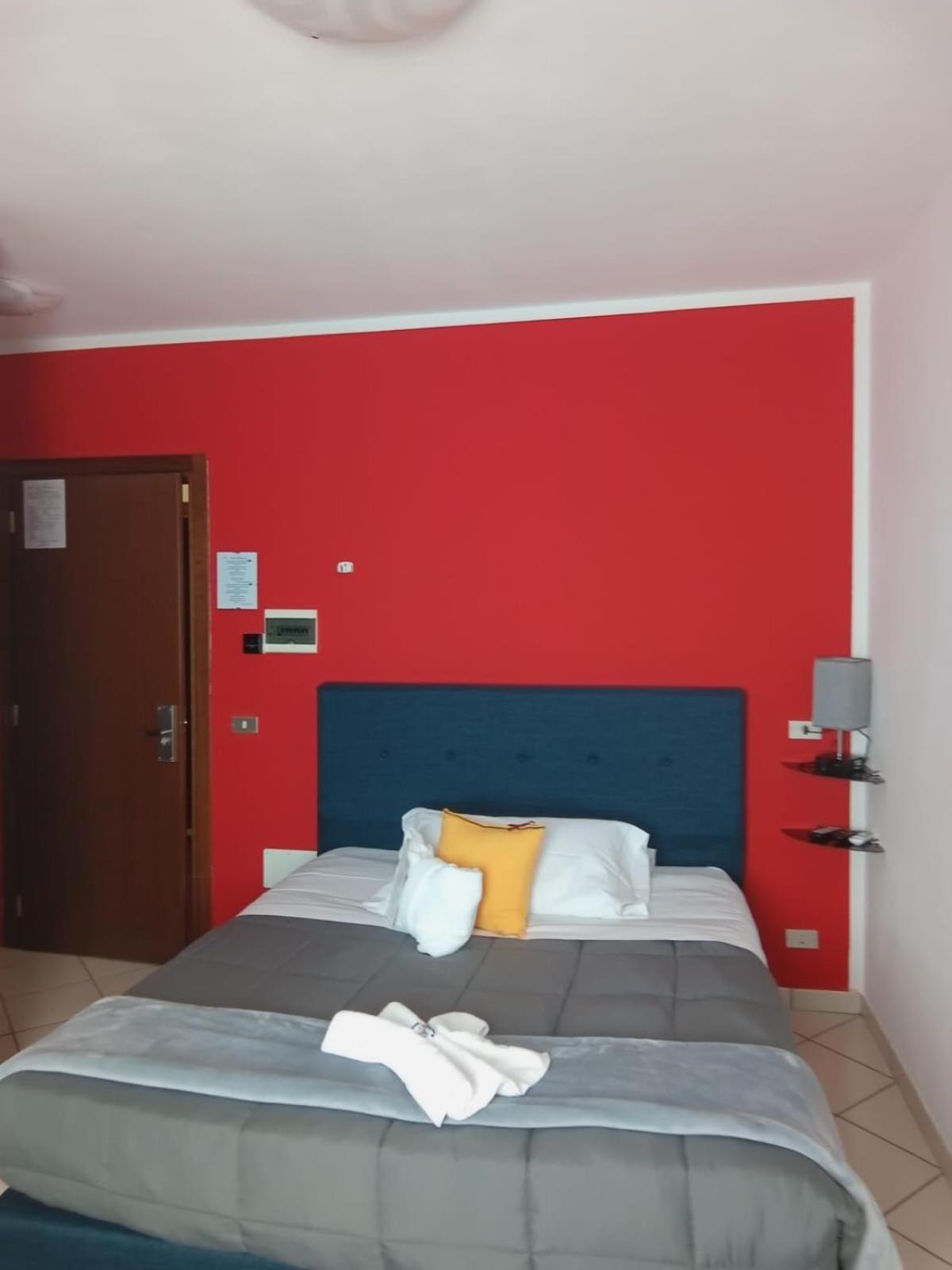 Hotel Baiardo Romagnano Sesia Kültér fotó
